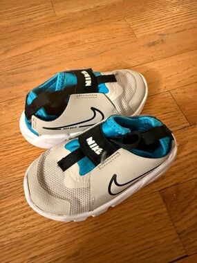 Nike Kids Gray & Blue Slip-On Sneakers